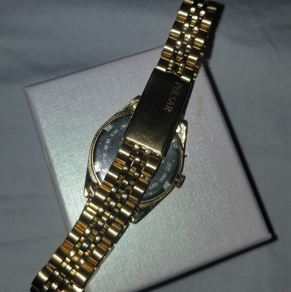 Ladies pulsar gold watch - Picture 2 of 4